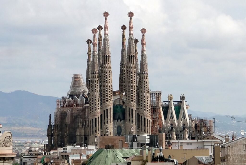 Bazilika Sagrada Família v Barceloně z výšky